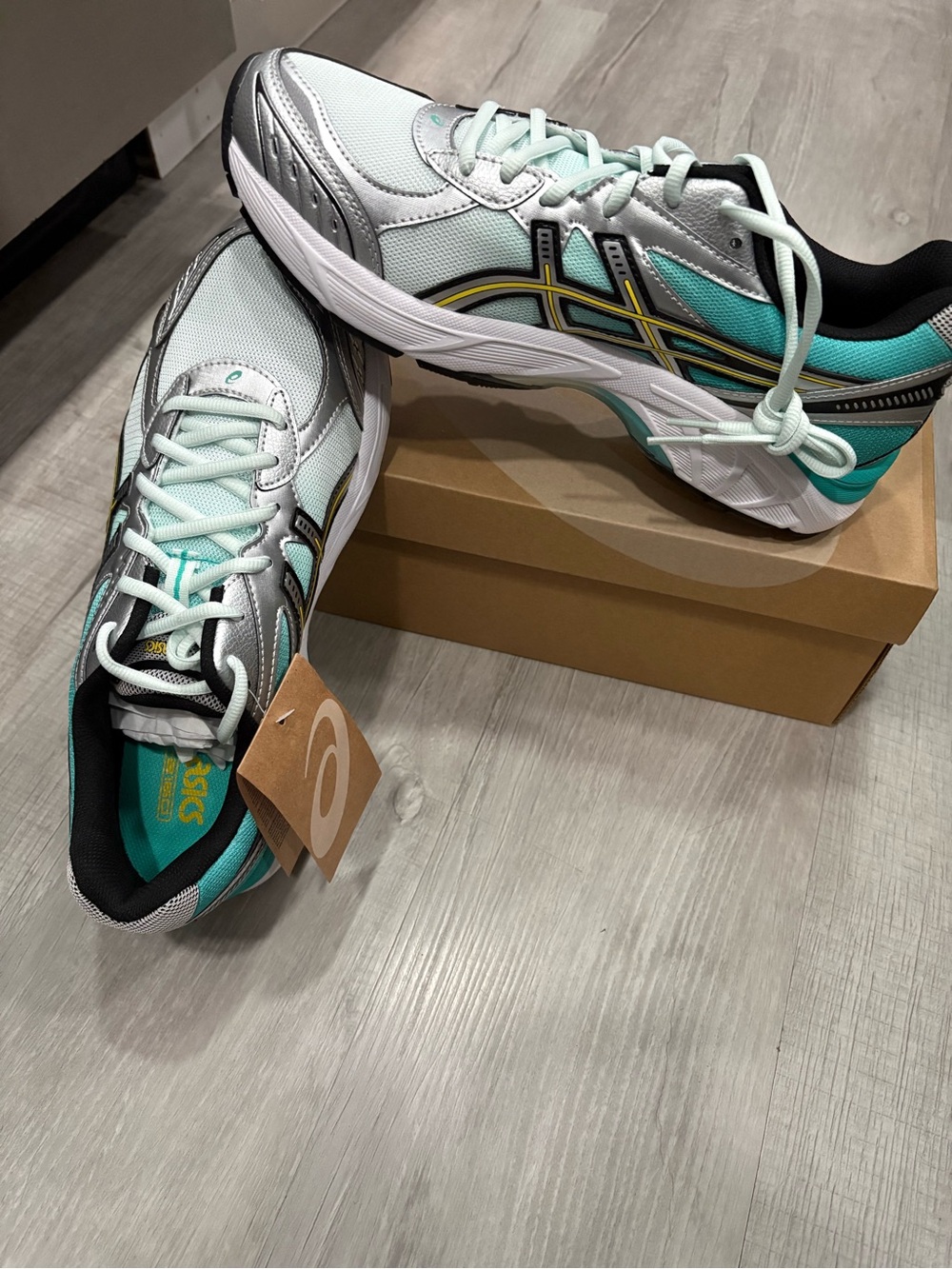Asics Mint Silver Black Athletic Sneakers BNWT Mens size 10. AT-3/53